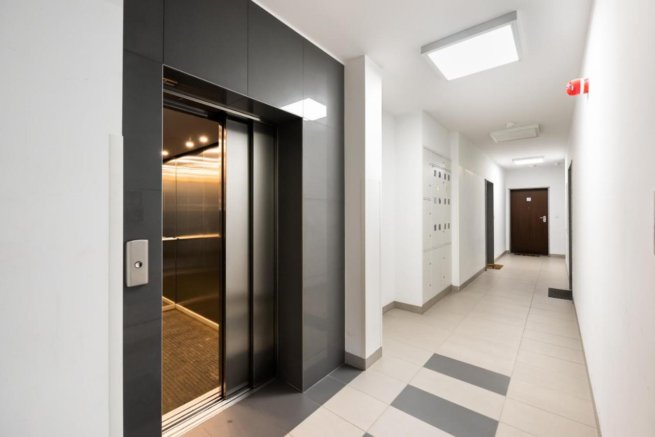 Metro Mlynow Silver Apartment Varšava Exteriér fotografie