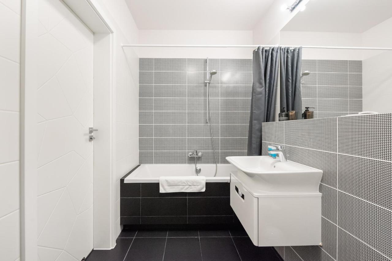 Metro Mlynow Silver Apartment Varšava Exteriér fotografie